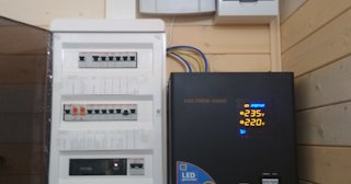 Установка и подключение стабилизаторов напряжения от 562 руб в Лабинске - ЭлектроЛбк